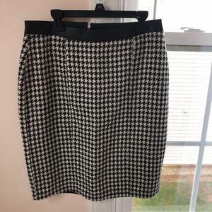 FOREVER 21 Houndstooth Skirt
